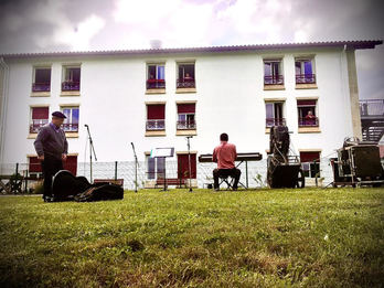 Concert d'Aguxtin Alkhat et ses compagnons à la maison de retraite de Iholdy.