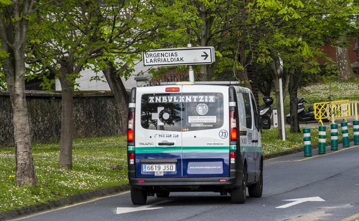El TSJPV reitera una nueva orden para que se cumpla con las medidas de seguridad frente al Covid-19 en las ambiulancias.  (Jon URBE/FOKU)