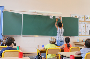 Batzorde Zientifikoak eskola antolaketa guztiz irauliko lituzketen baldintzak eman ditu. (Aurore LUCAS)