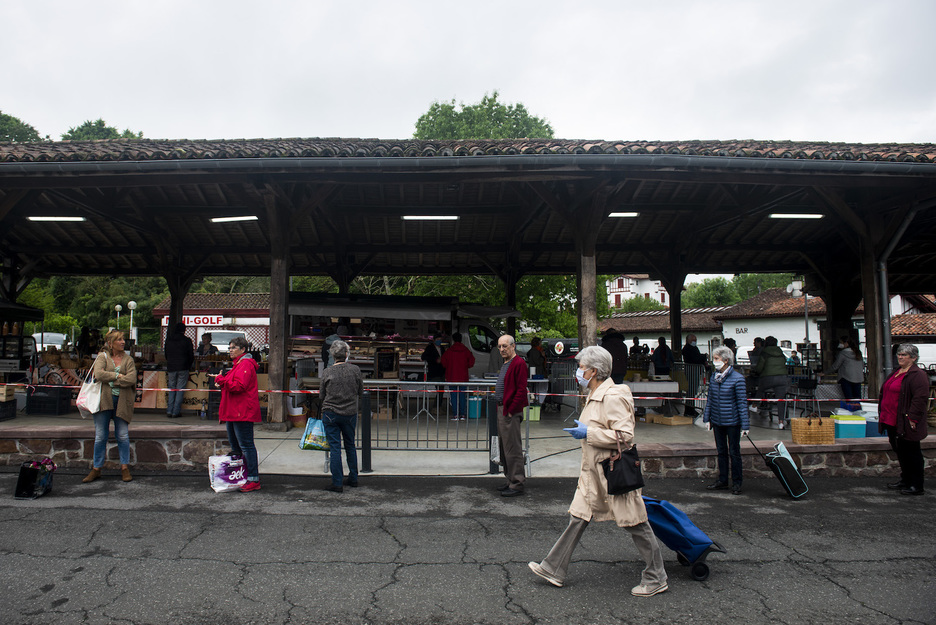Les distances de sécurité entre les clients ont été scrupuleusement respectées par les clients. © Guillaume FAUVEAU.