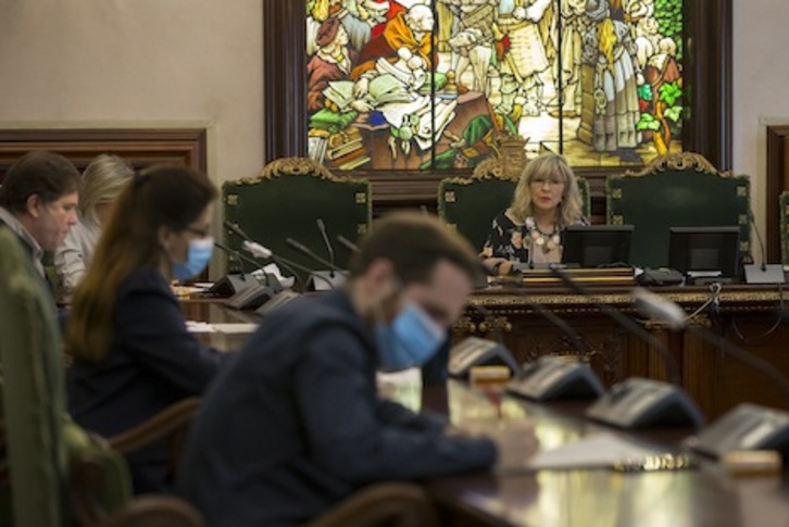María Caballero, en la comisión de Asuntos Ciudadanos, en una imagen de archivo. (AYUNTAMIENTO DE IRUÑEA)