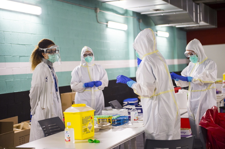 Realizando test del Covid-19 en Portugalete. (Marisol RAMÍREZ / FOKU)