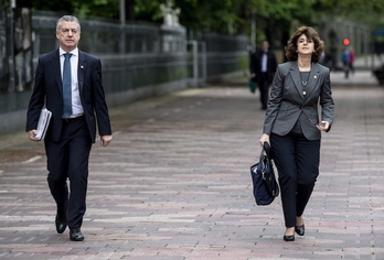 El lehendakari de la CAV, Iñigo Urkullu, con la consejera de Sanidad, Nekane Murga. (Raúl BOGAJO/FOKU)