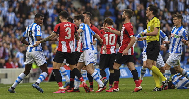 Real y Athletic, en un derbi reciente. (Jon URBE/FOKU)