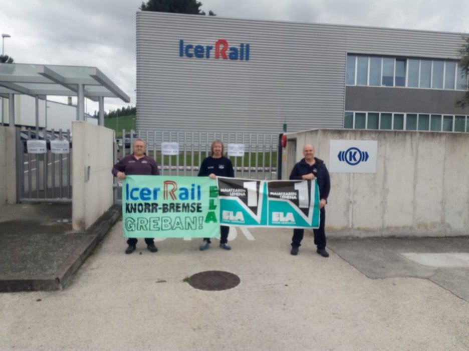 Icer-Rail enpresako langileak greban daude, baina bat egin dute M1arekin. (@ELANafarroa) Icer-Rail enpresako langileak greban daude, baina bat egin dute M1arekin. (@ELANafarroa)