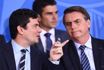 Sergio Moro junto a Jair Bolsonaro en junio de 2019. (Evaristo SA/AFP)
