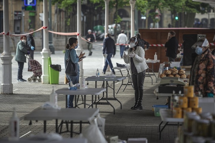 Nekazaritza- eta elikadura-sistema eraldatzea proposatu dute adituek. Irudian, Bilboko Areatzako azoka. (Aritz LOIOLA/FOKU)