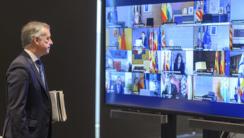 Iñigo Urkullu, durante la videoconferencia de Pedro Sánchez con los presidentes autonómicos. (LEHENDAKARITZA PRENTSA)