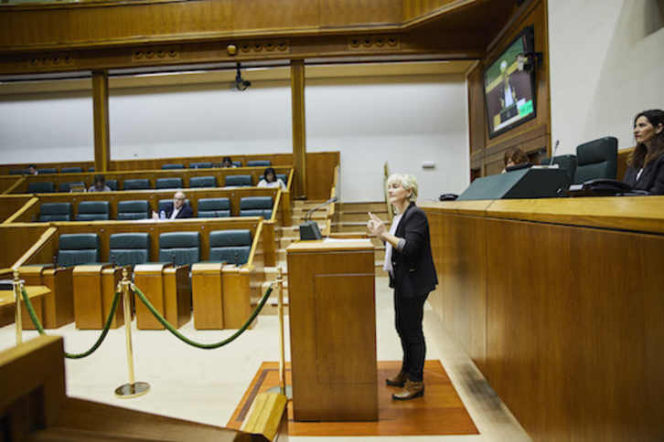 Rebeka Ubera, de EH Bildu, ha presentado la proposición no de ley. (PARLAMENTO VASCO)