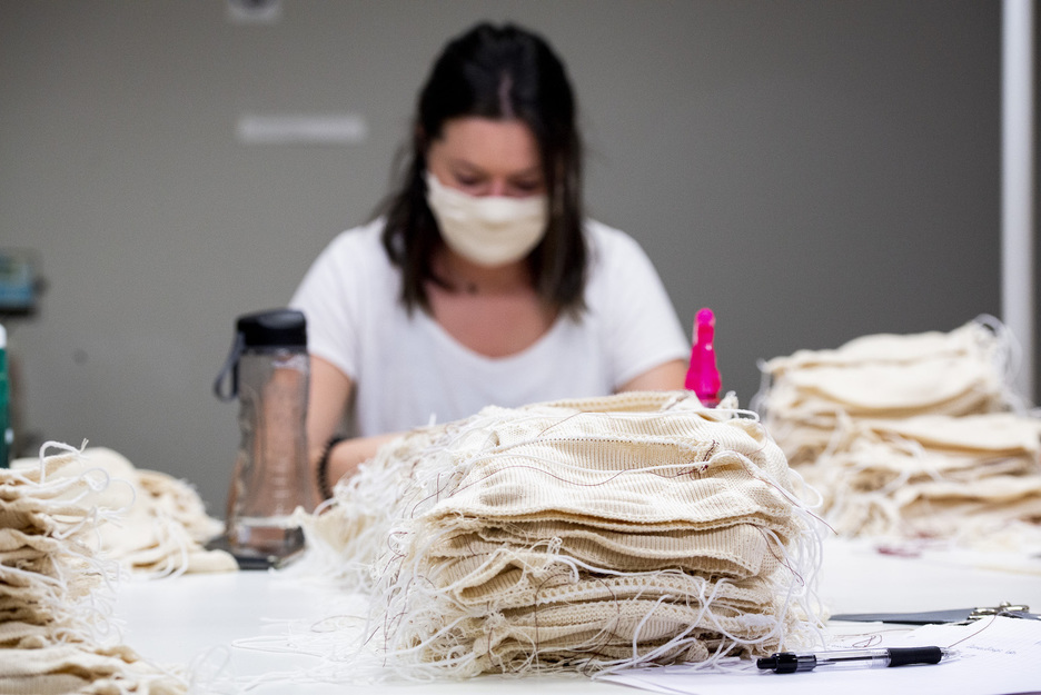 53 000 masques seront fabriqués pour les Bayonnais avant le déconfinement le 11 mai prochain. © Guillaume FAUVEAU.
