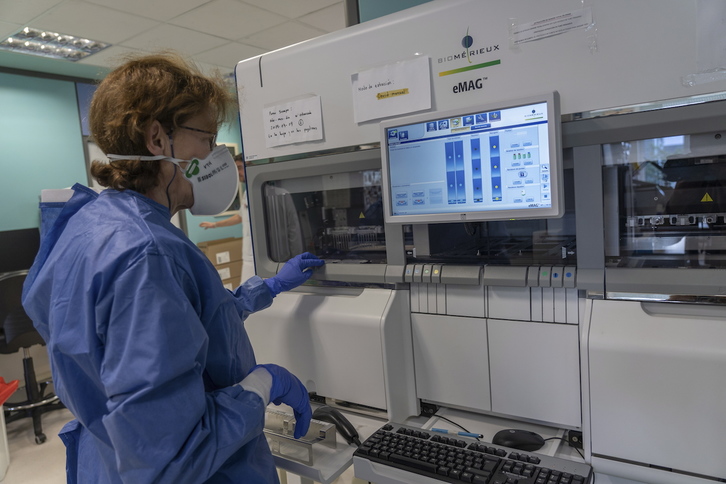 Osasun langile bat, Donostiako Ospitalean. (Andoni CANELLADA / FOKU)