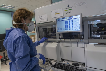 Osasun langile bat, Donostiako Ospitalean. (Andoni CANELLADA / FOKU)