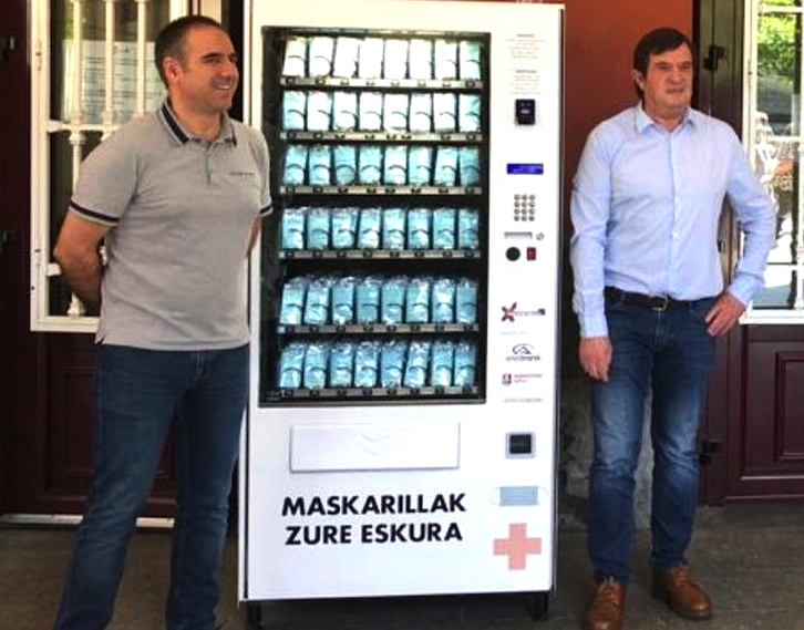 Presentación de la iniciativa por el alcalde y el representante de la empresa. (@migueltoyos)