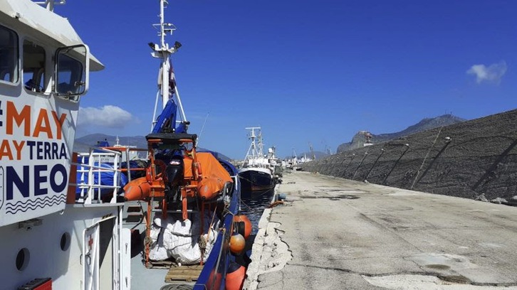 Alan Kurdi y Aita Mari, amarrados en la misma dársena de Palermo. (SMH)