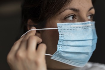 Eudel distriburirá 300.000 mascarillas entre los municipios de la CAV. (Jon URBE/FOKU)