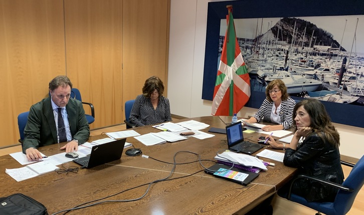 Los sindicatos critican a Cristina Uriarte que no negocia, sino que impone sus criterios. (IREKIA)