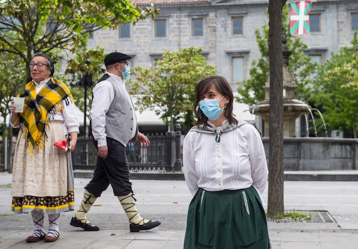 La imagen de ayer en Ochomaios de Urduña refleja el momento de la desescalada. (Marisol RAMIREZ  FOKU)