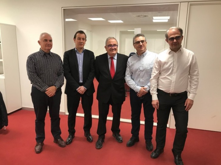Alberto Etxeberria, segundo por la izquierda, ha presentado su dimisión (OSASUNA)