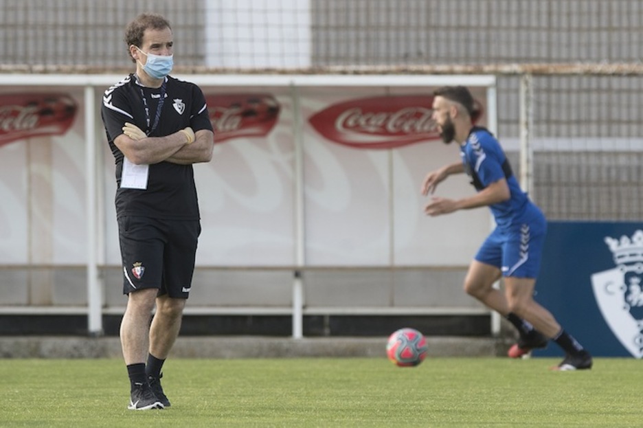 Arrasate, con Torres detras (OSASUNA)
