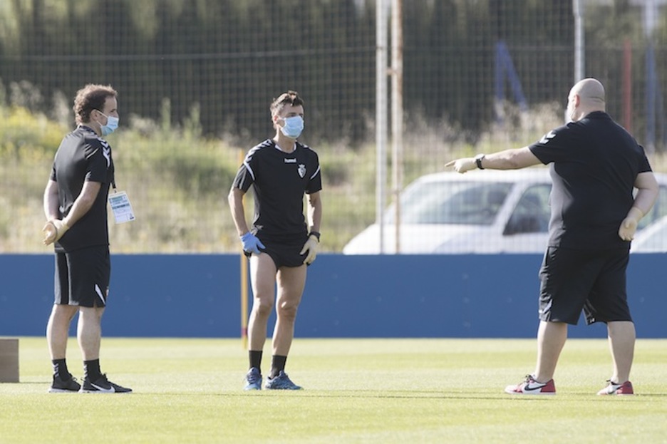 Arrasate y Alkiza sobre el césped (OSASUNA)