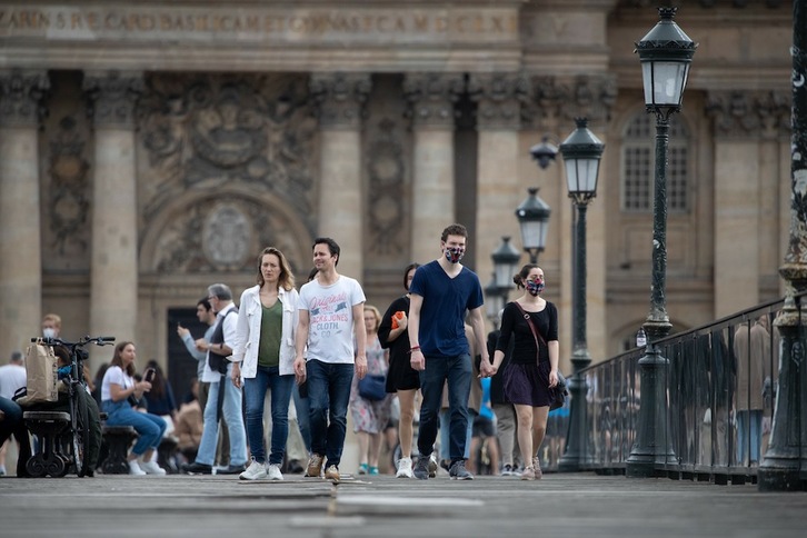 El Estado francés alarga dos meses el estado de emergencia sanitaria pese a que los datos de fallecimientos, contagios y curaciones son positivos. (Thomas SAMSON / AFP PHOTO)