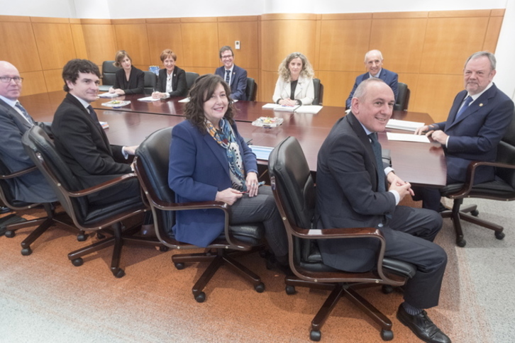 Diputaciones generales y responsables de Hacienda, en el Consejo Vasco de Finanzas de febrero. (Juanan RUIZ / FOKU)