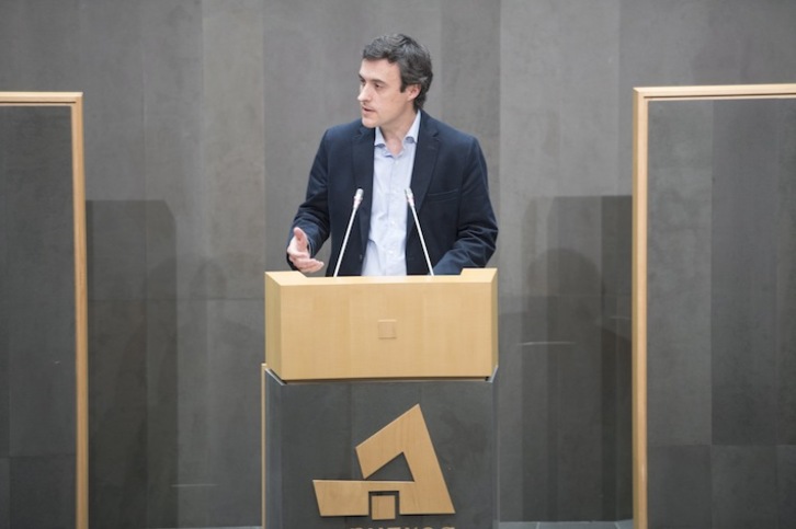 Jabier Larrañaga Ogasun diputatuari igorri diote eskutitza. (Juan Carlos RUIZ/FOKU)