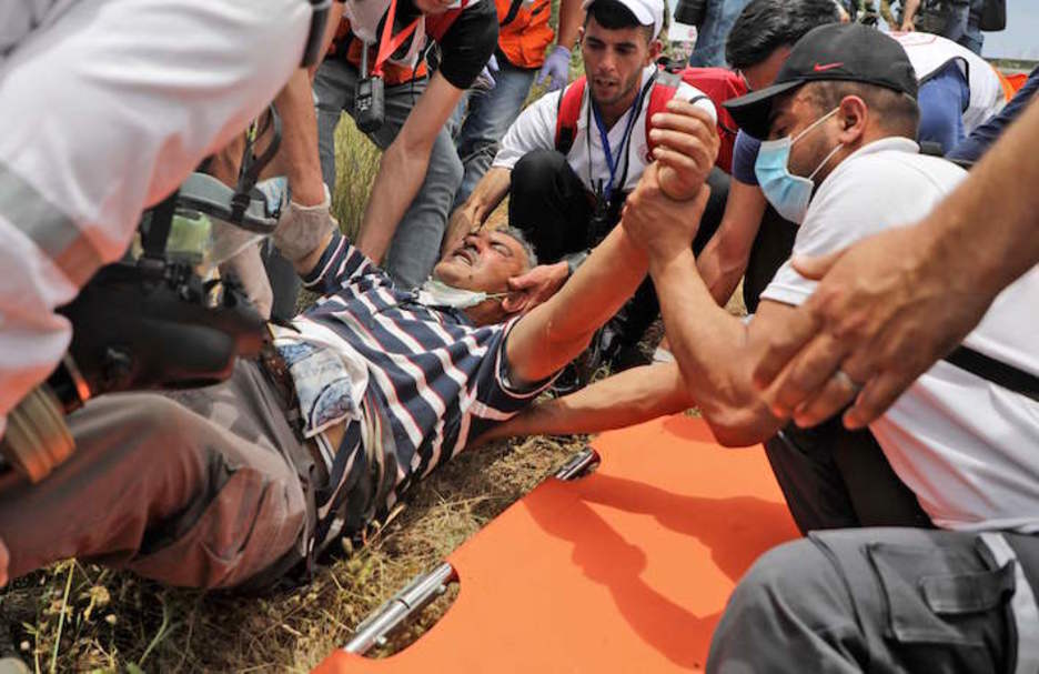 Manifestante palestino herido. (Jaafar ASHTIYEH/AFP)