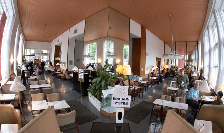 Imagen de una cafetería-restaurante de Austria. (Jor KLAMAR/AFP)