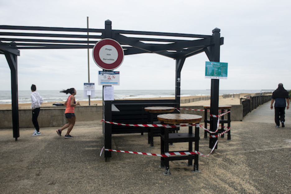 Seule l’activité dynamique est autorisée sur les plages. L’option terrasse de café ou farniente n’est pas encore d’actualité. © Guillaume Fauveau