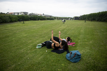Avec la réouverture des plages, c’était également le moment pour certains de garder la forme, même sur l’herbe. © Guillaume Fauveau
