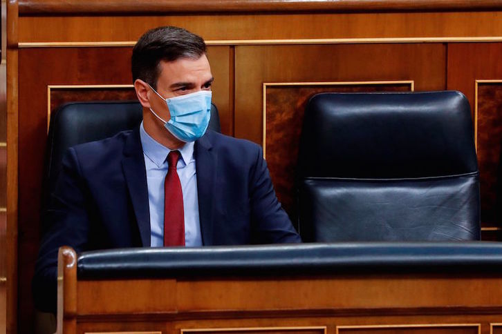 Sánchez, en su escaño del Congreso español. (Andrés BALLESTEROS | AFP)