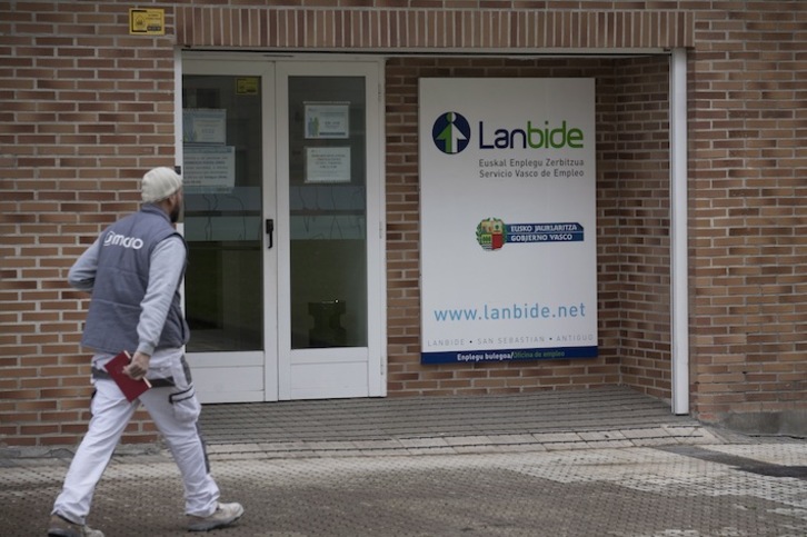 Una oficina de Lanbide en Donostia. (Juan Carlos RUIZ/FOKU)