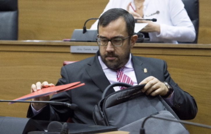 avier Remírez, en una visita previa al Parlamento navarro. (Jagoba MANTEROLA/FOKU)