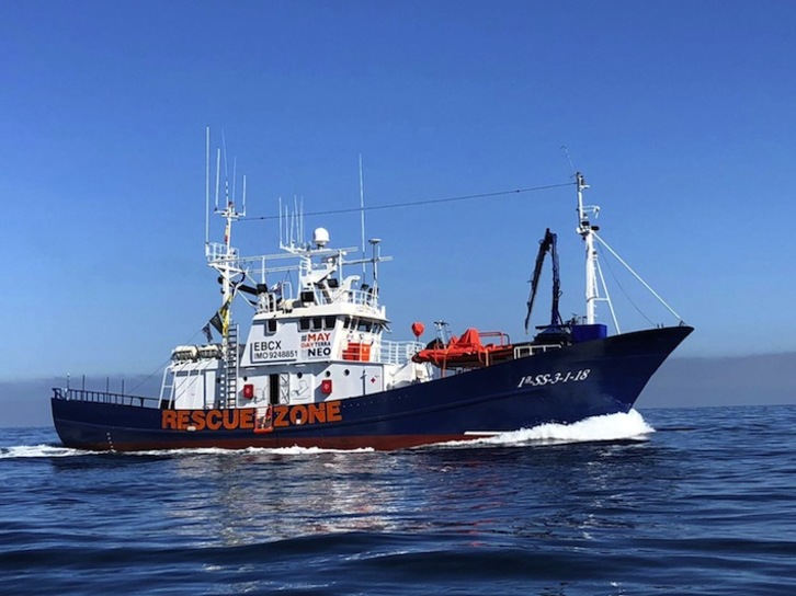 A pesar de las numerosas trabas, el buque vasco Aita Mari realiza su labor humanitaria en el Mediterráneo. (AITA MARI)