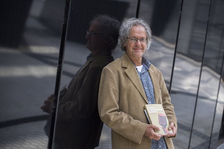 Donostian aurkeztu da Pako Aristik idatziko liburuaren berrargitalpena. (Juan Carlos RUIZ I FOKU)