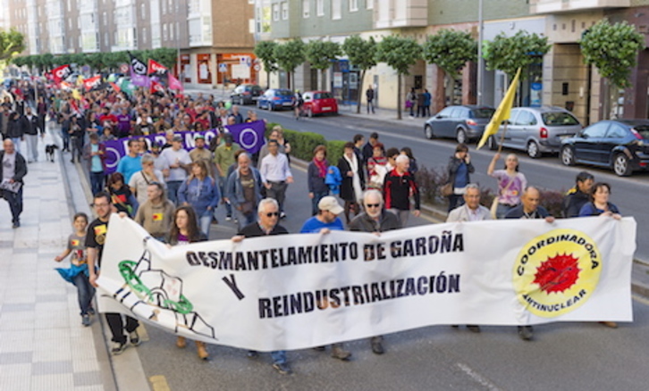 Movilización ciudadana solicitando el desmantelamiento de la central nuclear de Garoña. (Juanan RUIZ/FOKU)