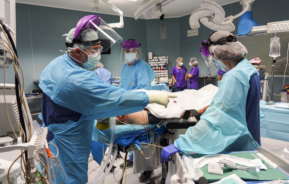 Comienza la intervención quirúrgica no urgente retrasada por la pandemia de covid.