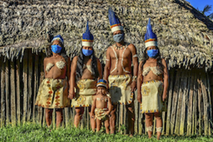 Miembros de la comunidad indígena Huitoto, del departamento amazónico colombiano de Leticia (Tatiana DE NEVO/AFP)