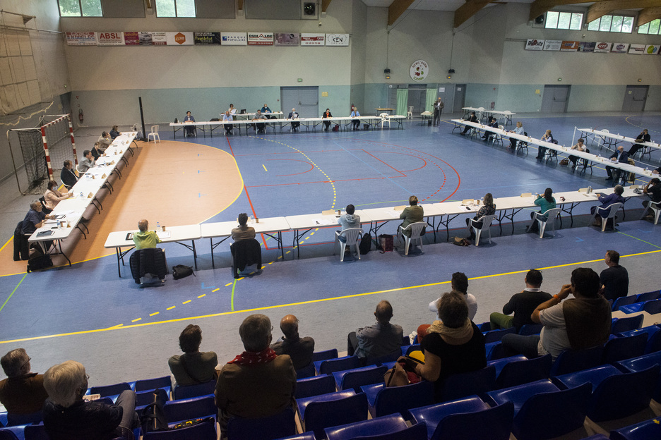 A Cambo, l’élection du maire et de ses adjoints a eu lieu à la salle des sports. © Guillaume FAUVEAU