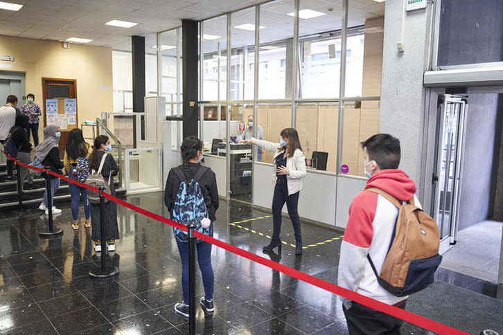 Alumnado retornando a las aulas con medidas de seguridad, tras el confinamiento. (IREKIA)