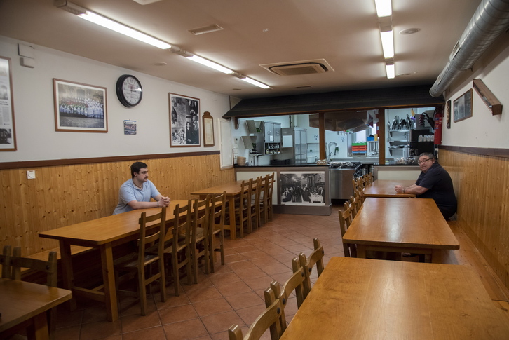 Imagen del interior de una sociedad gastronómica de Donostia. (Gorka RUBIO/FOKU)