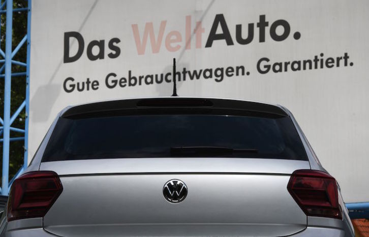 Un volkswagen usado, a la venta. (Ina FASSBENDER/AFP)