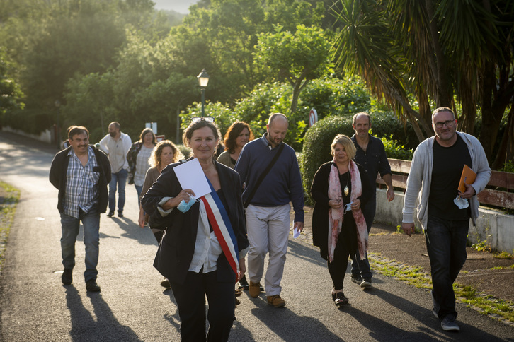 Biriatuko auzapez berria eta bere udal taldeko kideak. (Guillaume FAUVEAU)