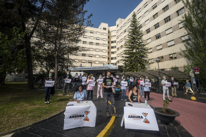 Txagorritxu Ospitaleko sarrera nagusian egindako prentsaurrekoa. (Jaizki FONTANEDA/FOKU)