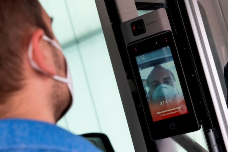 La cámara inteligente que plantea instalar Irizar para controlar el acceso al transporte público. (GRUPO IRIZAR)