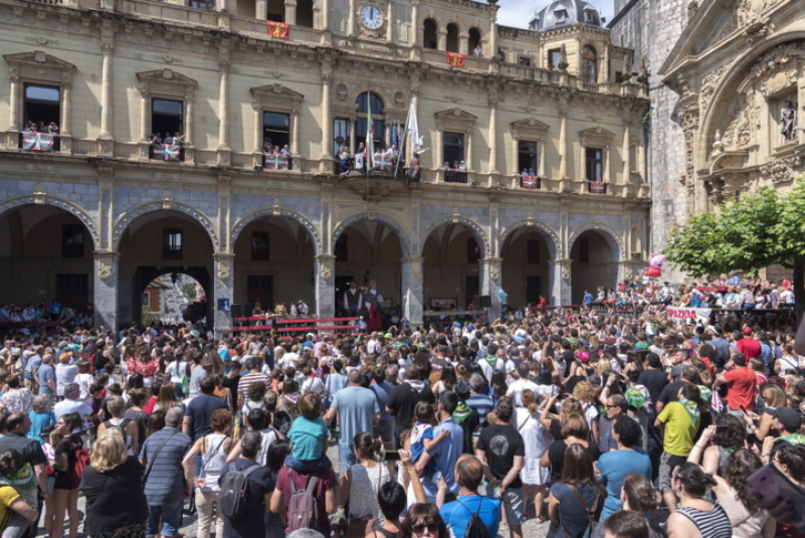 Inicio de los Sanjuanes de Hernani, el año pasado. (Andoni CANELLADA / FOKU)