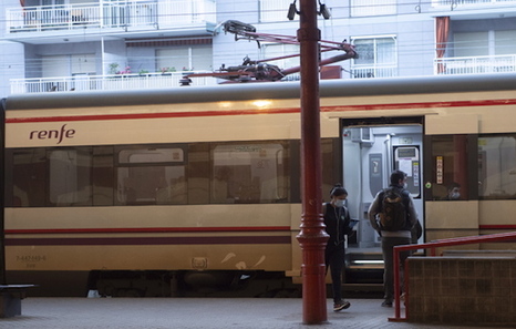 https://www.naiz.eus/media/asset_publics/resources/000/707/179/news_landscape/tren-renfe.jpg