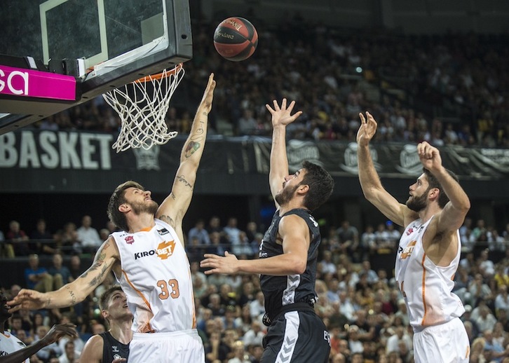 Kirolbet Baskonia y RETAbet Bilbao Basket volverán a verse las caras en la novedosa fase Final de la Liga ACB. (Marisol RAMÍREZ / FOKU)
