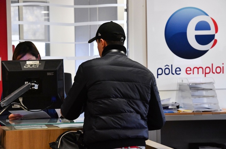 Imagen de archivo en una oficia de empleo de Montpellier. (Pascal GUYOT | AFP)
